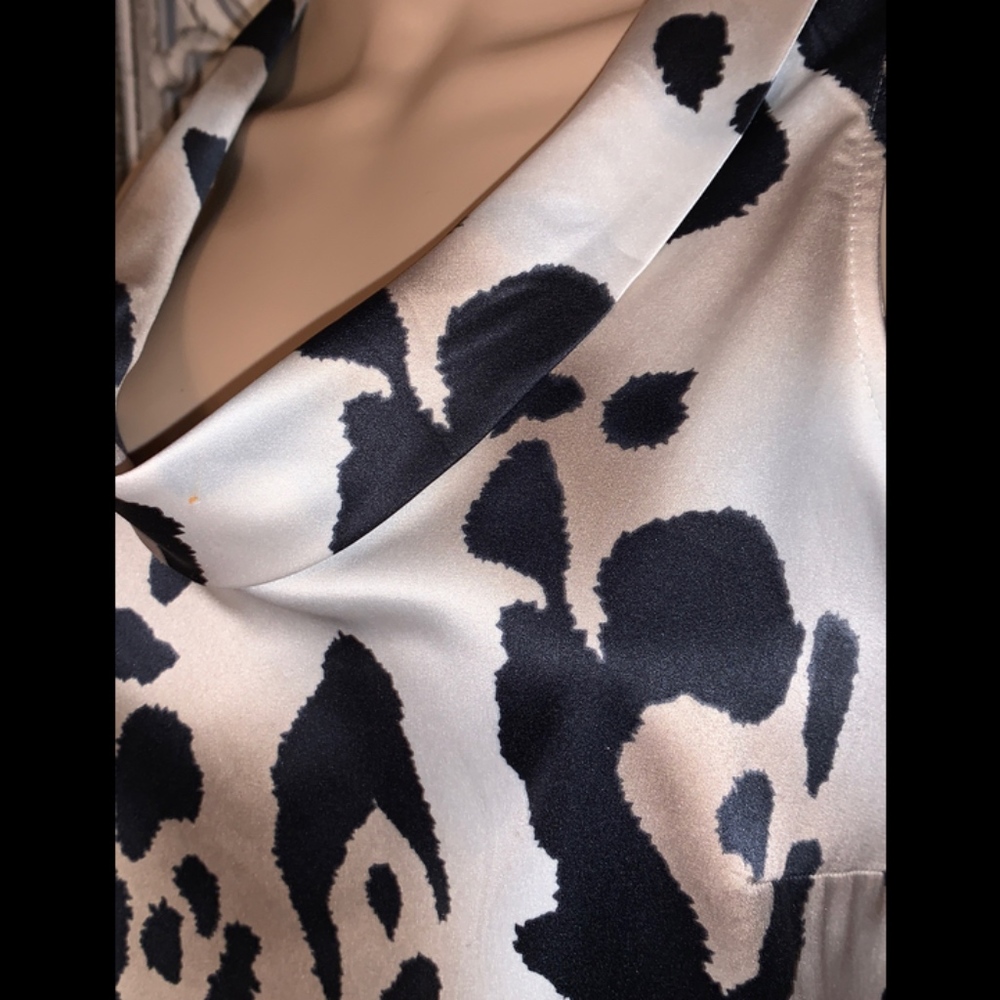 Gorgeous Ann Taylor Puss Print Sleeveless Top - Picture 4 of 5